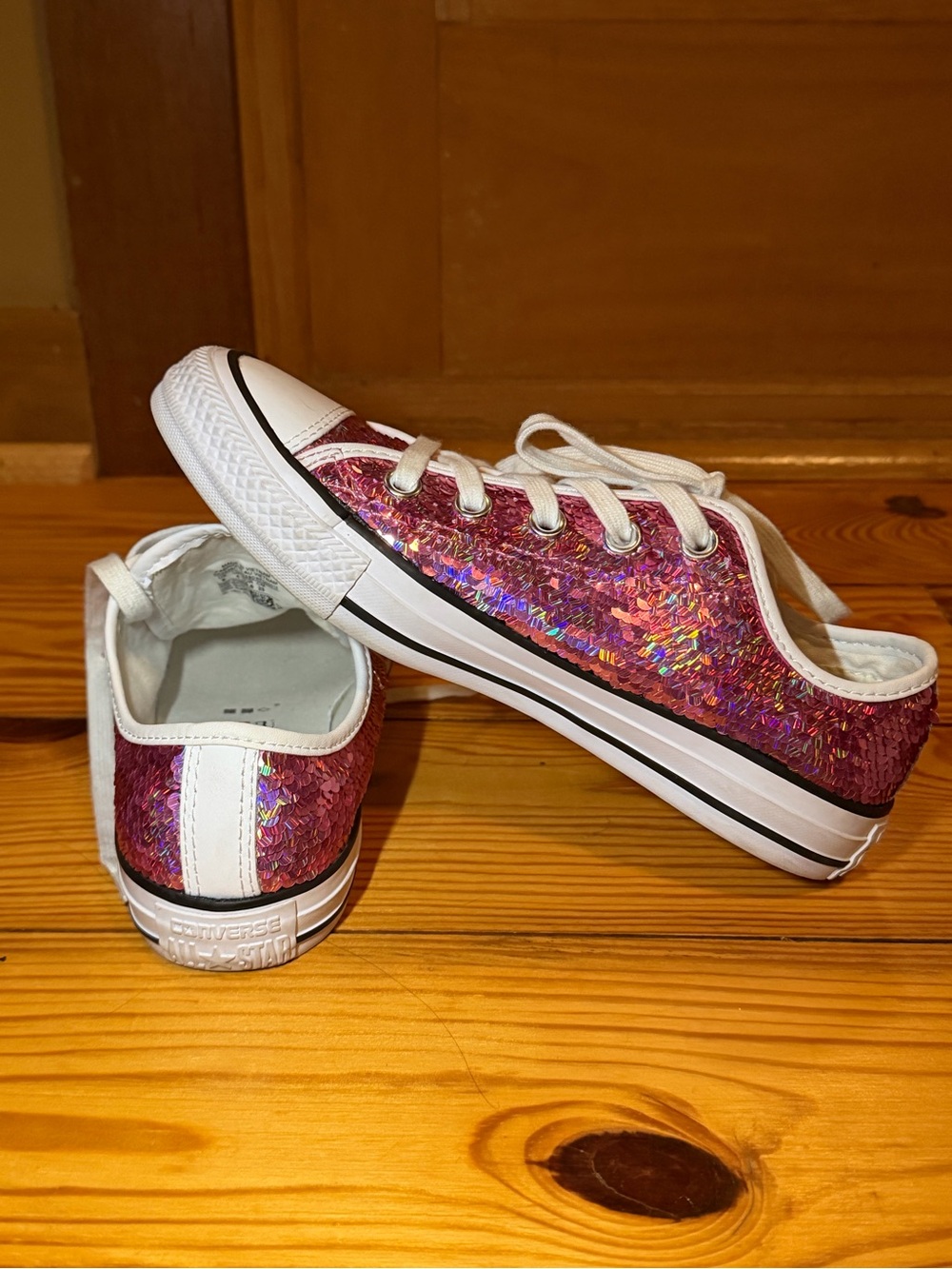 Converse NWOT Specialty Pink Iridescent Sequin Low-Top Sneakers Women’s Size 6